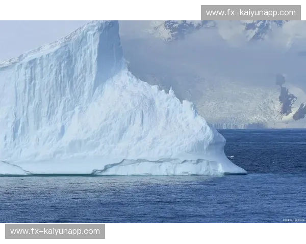 地球两端的灵魂博弈：当极致冷酷的冰岛，撞上热辣滚烫的泰国